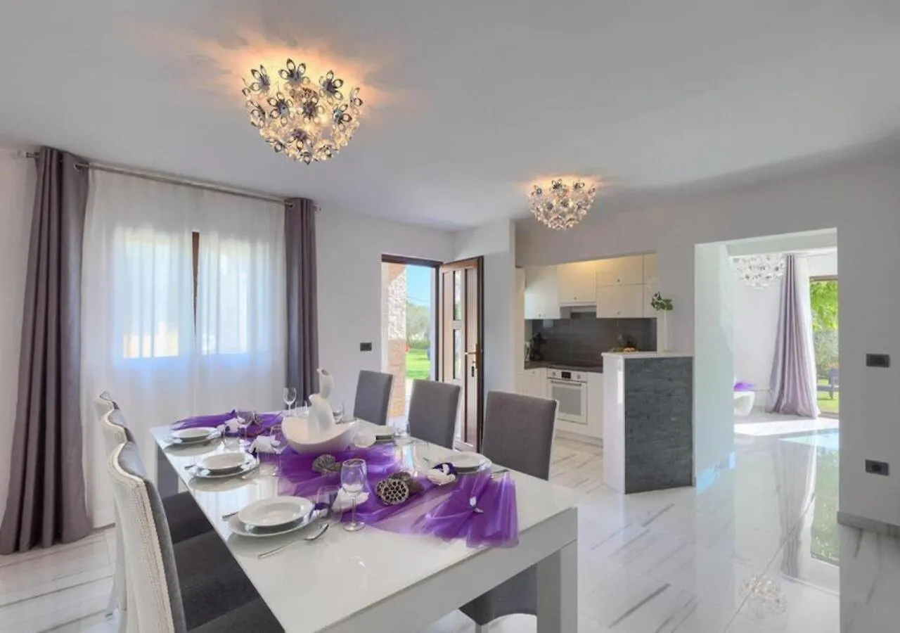 Villa Chiara 2 Bedroom, Private Pool, Bbq & Child-Friendly Puntera