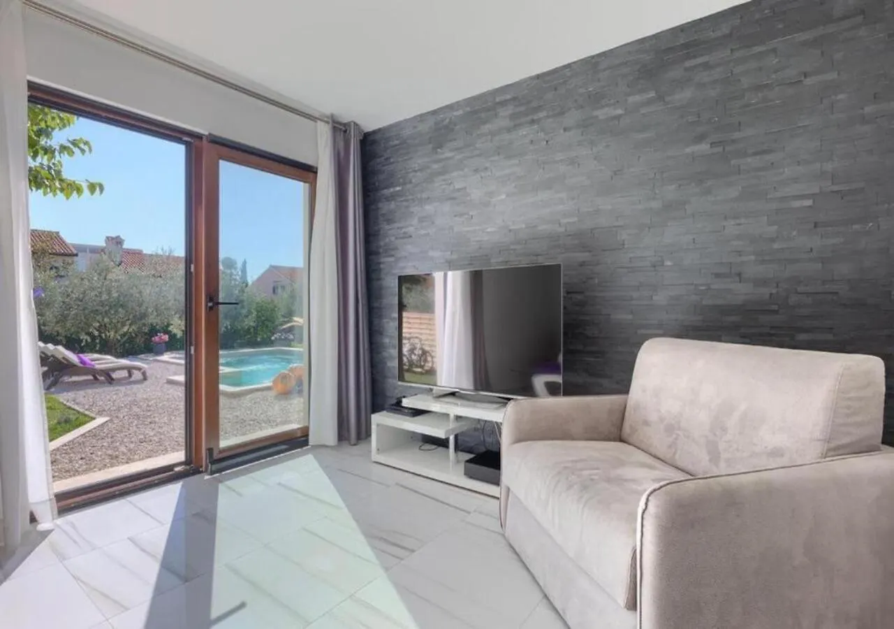Villa Chiara 0*, Puntera