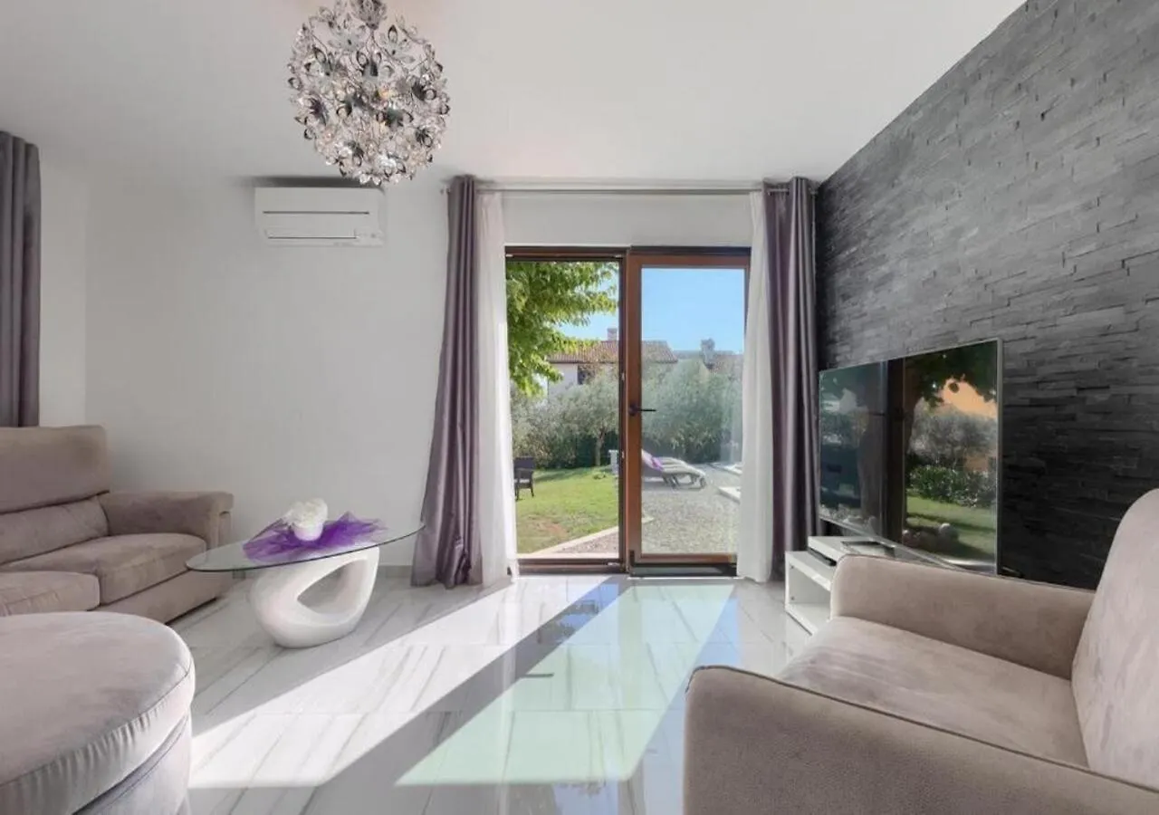 Villa Chiara 0*, Puntera