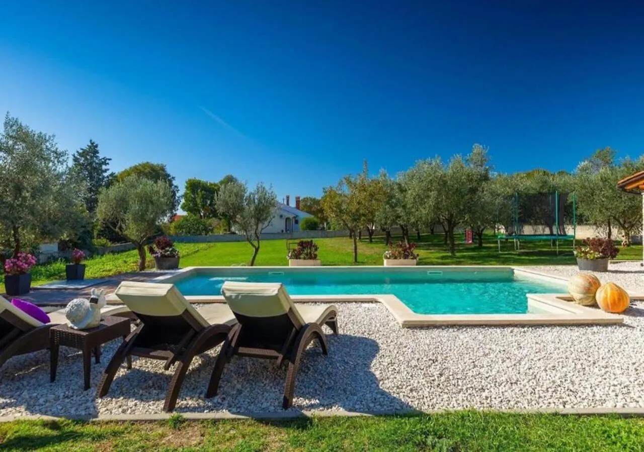 Villa Chiara 2 Bedroom, Private Pool, Bbq & Child-Friendly Puntera